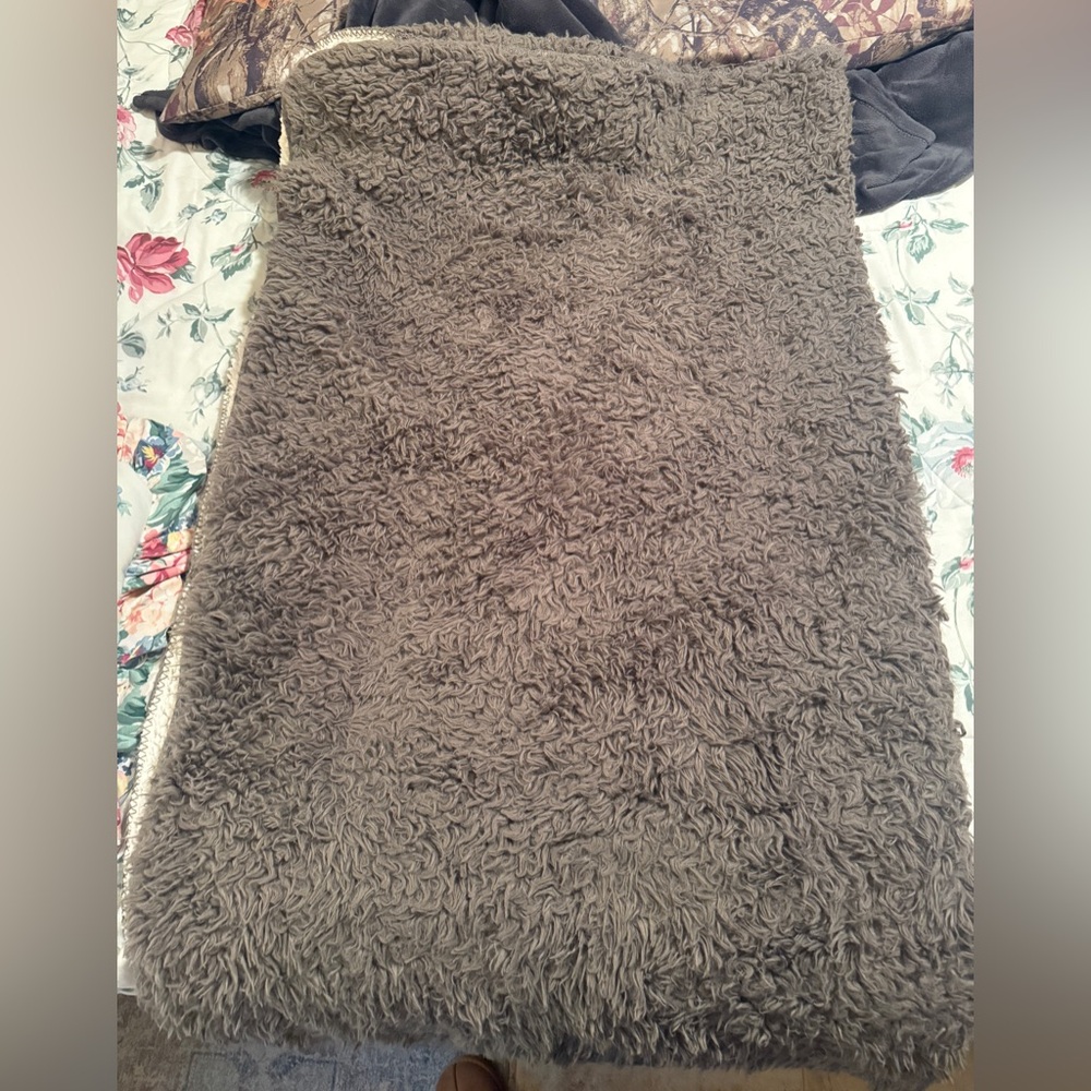 Thesis Luxury faux Fur Throw Grey 50” x 60” NWOT